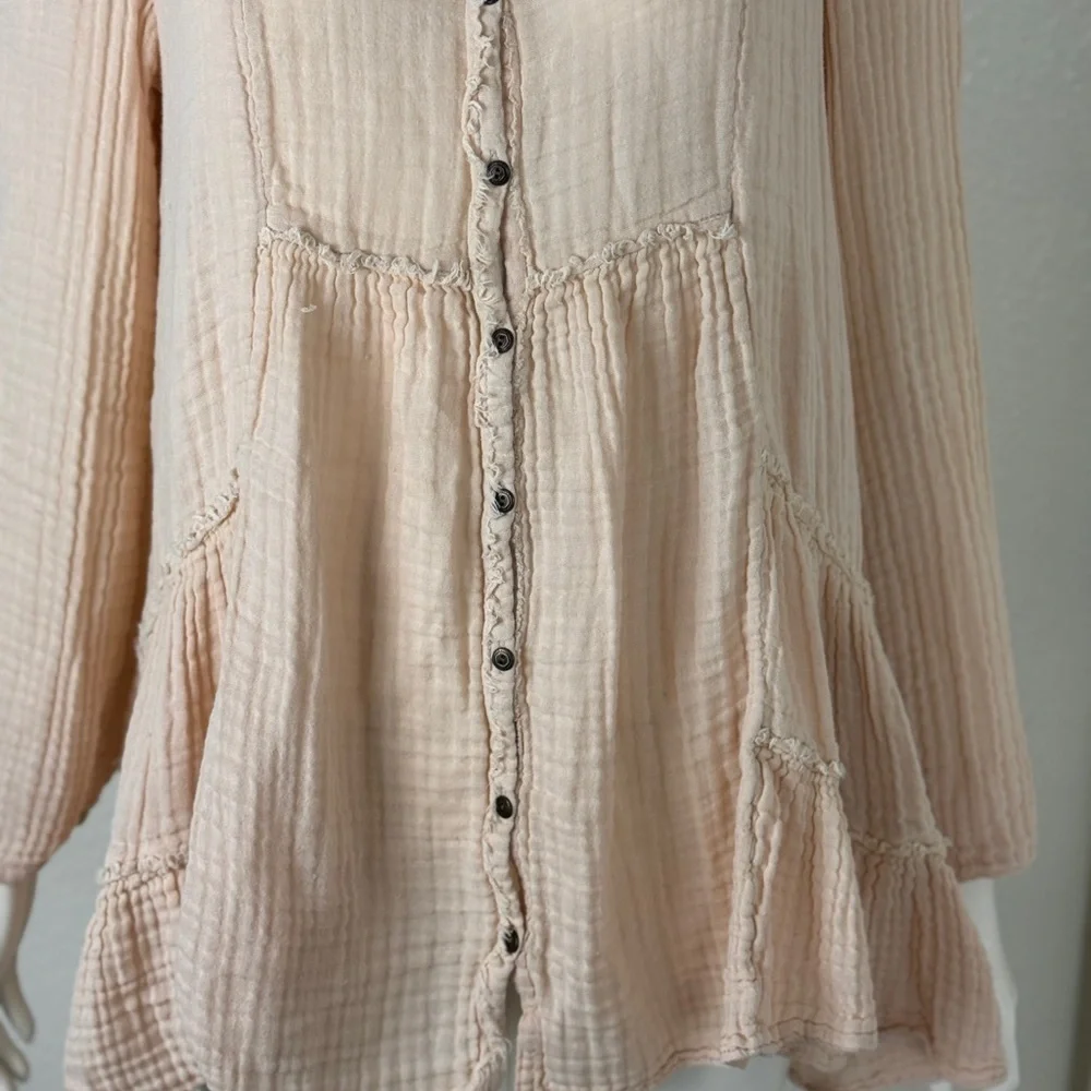 Free People Cream Button-Down Blouse Size Large. E19